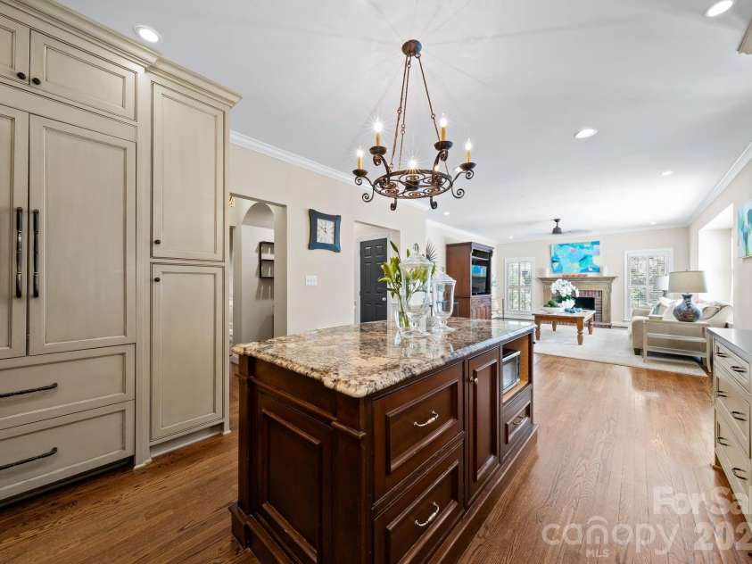 7024 Riesman Lane, Charlotte, NC 28210.  MLS# CAR4355789, YatesRealty ID 13329. Kitchen.