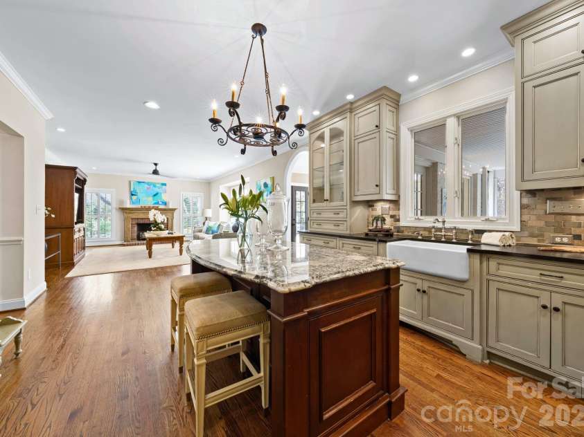 7024 Riesman Lane, Charlotte, NC 28210.  MLS# CAR4355789, YatesRealty ID 13329. Kitchen.