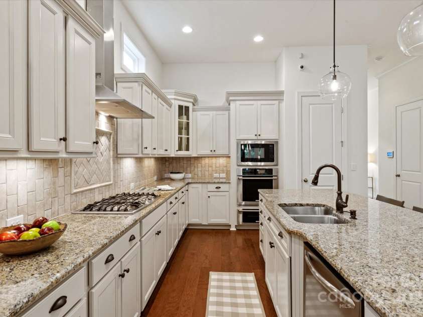 7913 Waverly Walk Avenue, Charlotte, NC 28277.  MLS# CAR4258567, YatesRealty ID 13329. 