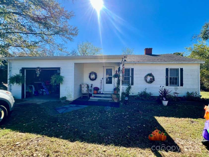 822 Turrentine Church Road, Mocksville, NC 27028.  MLS# CAR4313192, YatesRealty ID 1333. 