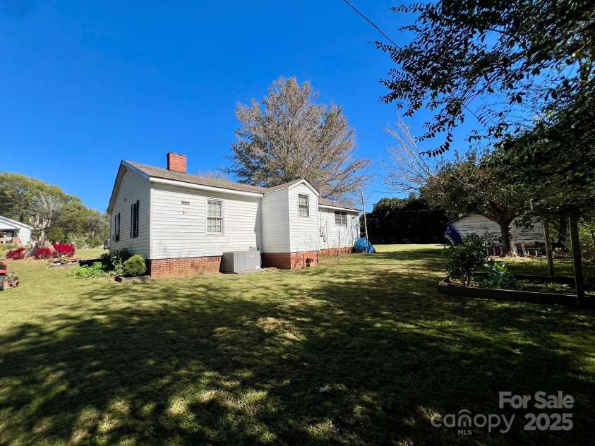 822 Turrentine Church Road, Mocksville, NC 27028.  MLS# CAR4313192, YatesRealty ID 1333. 