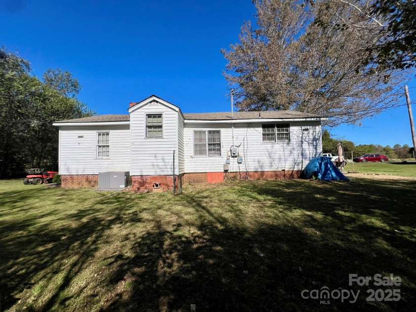 822 Turrentine Church Road, Mocksville, NC 27028.  MLS# CAR4313192, YatesRealty ID 1333. 