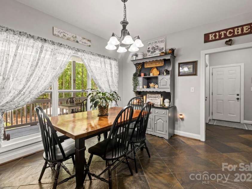 1956 Forest Ridge Drive, Stanley, NC 28164.  MLS# CAR4253801, YatesRealty ID 13330. Bright breakfast area