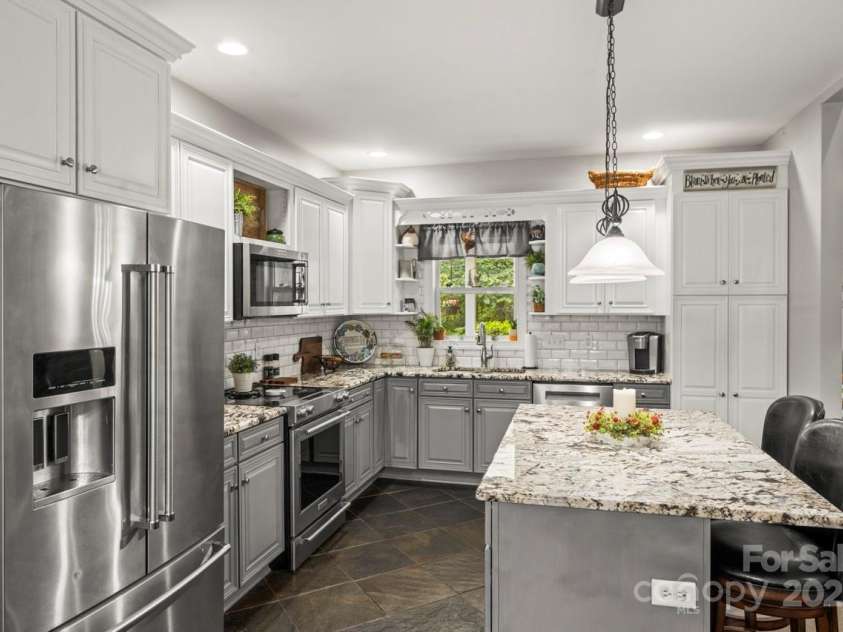 1956 Forest Ridge Drive, Stanley, NC 28164.  MLS# CAR4253801, YatesRealty ID 13330. Newer stainless appliances, beautiful granite