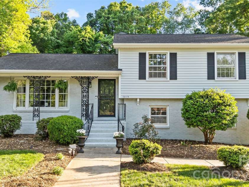 7013 Old Forge Drive, Charlotte, NC 28226.  MLS# CAR4369320, YatesRealty ID 13331. 