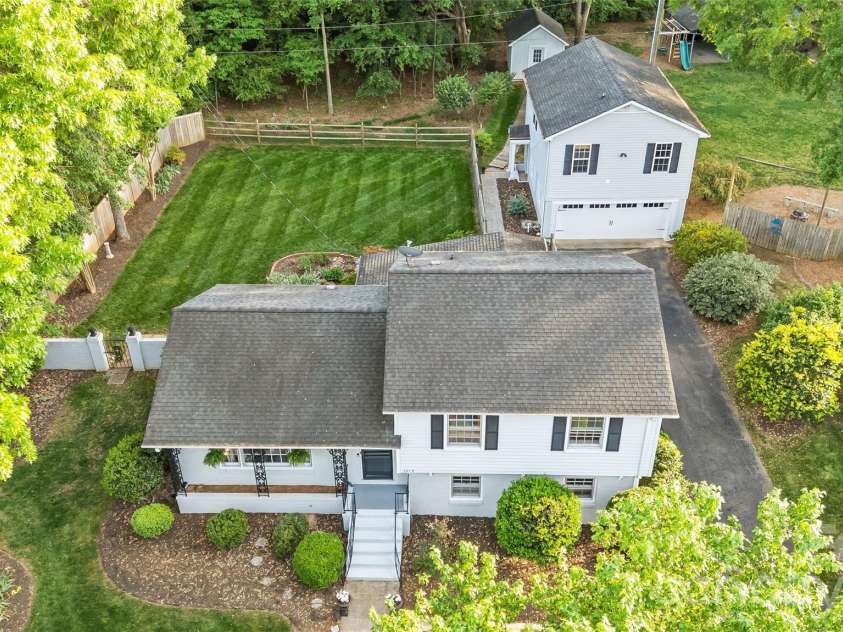 7013 Old Forge Drive, Charlotte, NC 28226.  MLS# CAR4369320, YatesRealty ID 13331. 