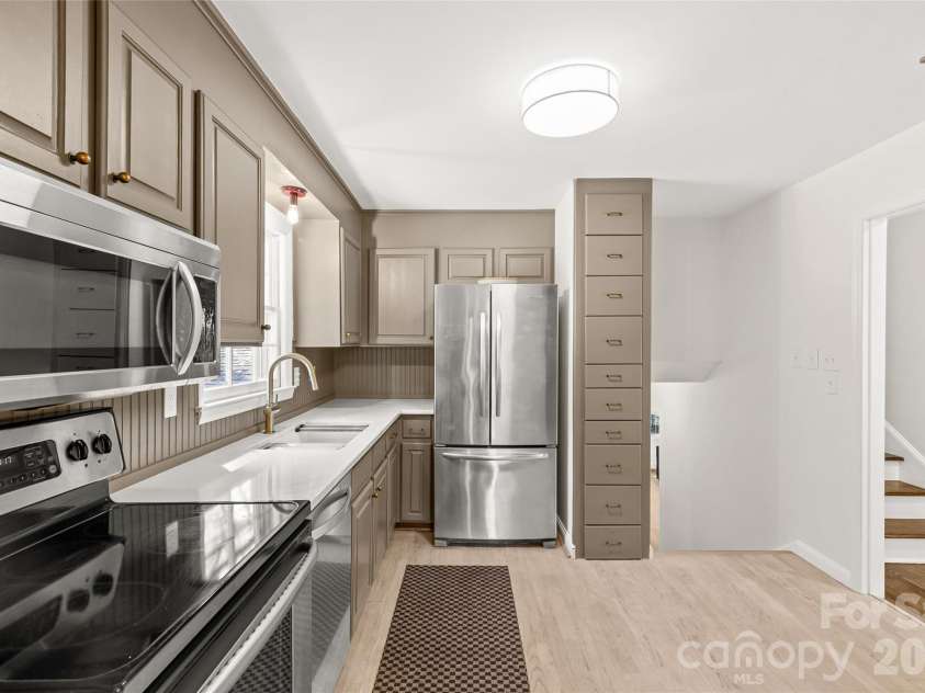 7013 Old Forge Drive, Charlotte, NC 28226.  MLS# CAR4369320, YatesRealty ID 13331. 