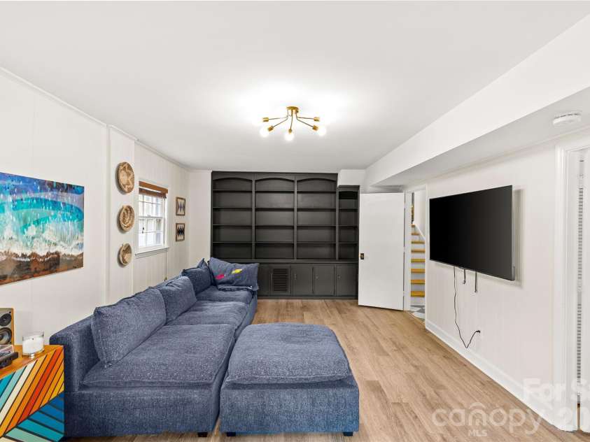 7013 Old Forge Drive, Charlotte, NC 28226.  MLS# CAR4369320, YatesRealty ID 13331. 