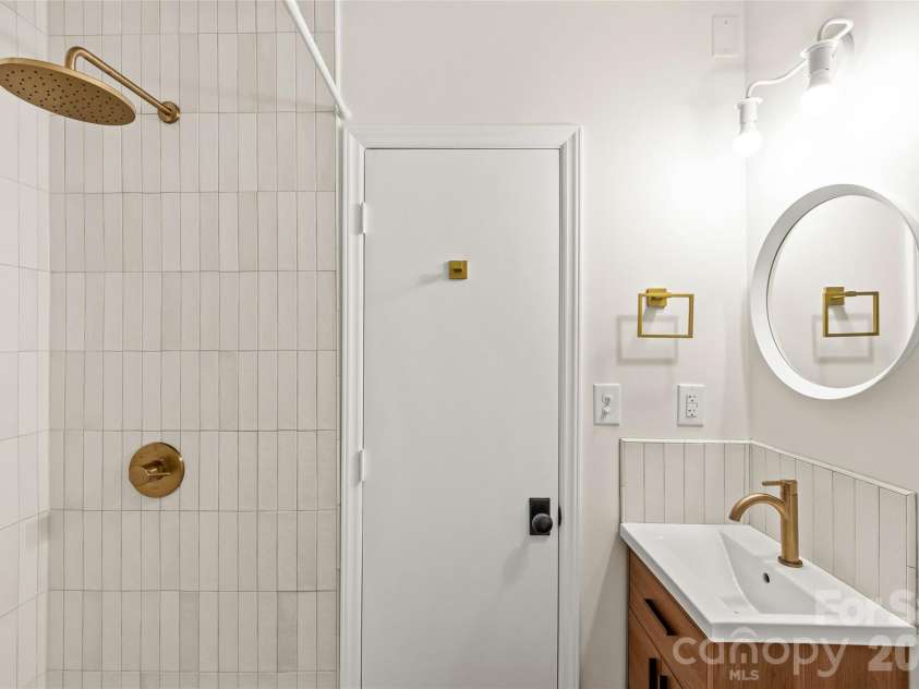 7013 Old Forge Drive, Charlotte, NC 28226.  MLS# CAR4369320, YatesRealty ID 13331. 