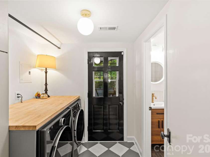 7013 Old Forge Drive, Charlotte, NC 28226.  MLS# CAR4369320, YatesRealty ID 13331. 