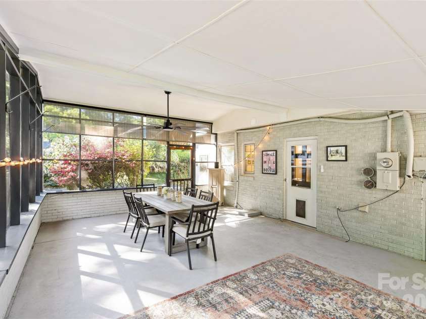 7013 Old Forge Drive, Charlotte, NC 28226.  MLS# CAR4369320, YatesRealty ID 13331. 