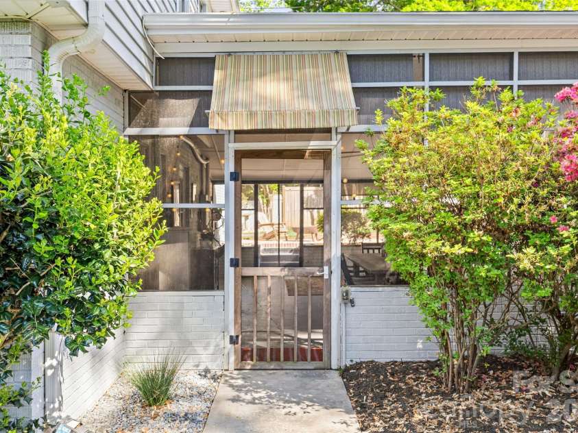 7013 Old Forge Drive, Charlotte, NC 28226.  MLS# CAR4369320, YatesRealty ID 13331. 