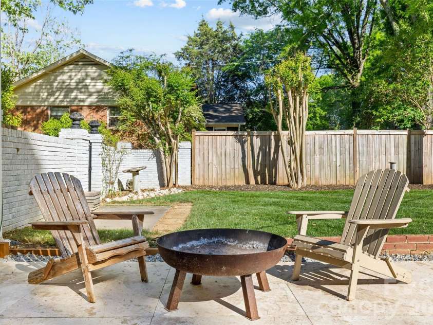 7013 Old Forge Drive, Charlotte, NC 28226.  MLS# CAR4369320, YatesRealty ID 13331. 
