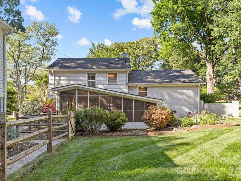 7013 Old Forge Drive, Charlotte, NC 28226.  MLS# CAR4369320, YatesRealty ID 13331. 