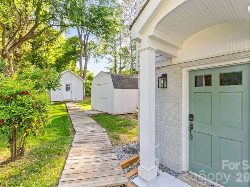 7013 Old Forge Drive, Charlotte, NC 28226.  MLS# CAR4369320, YatesRealty ID 13331. 