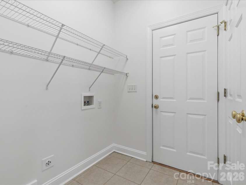 1008 Wanda Drive, Matthews, NC 28104.  MLS# CAR4369739, YatesRealty ID 13332. 