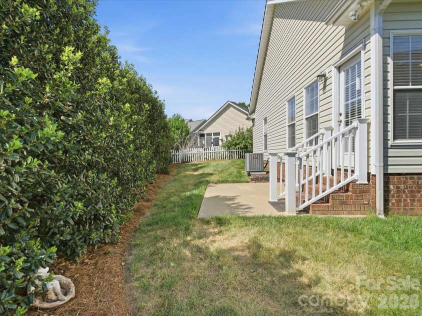 1008 Wanda Drive, Matthews, NC 28104.  MLS# CAR4369739, YatesRealty ID 13332. 