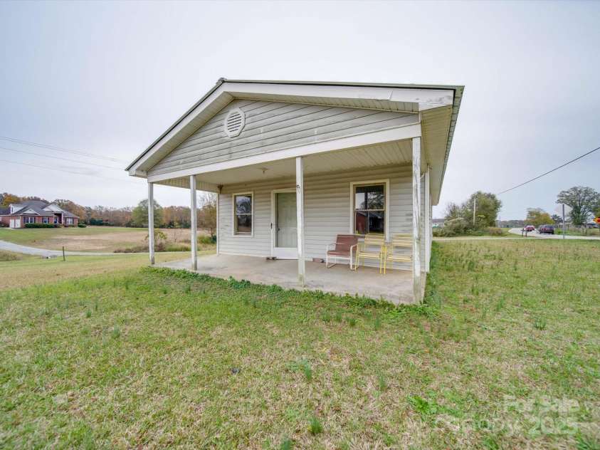 3113 Old Pageland Marshville Road, Wingate, NC 28174.  MLS# CAR4274721, YatesRealty ID 13332. 22' x 40 ' wired building on separate electric meter