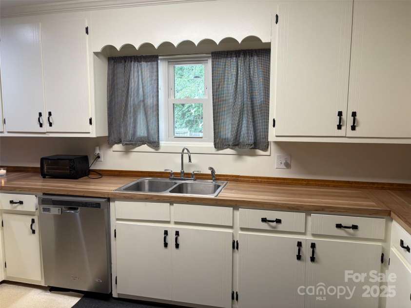 212 Davies Circle, Cleveland, NC 27013.  MLS# CAR4250221, YatesRealty ID 13334. 