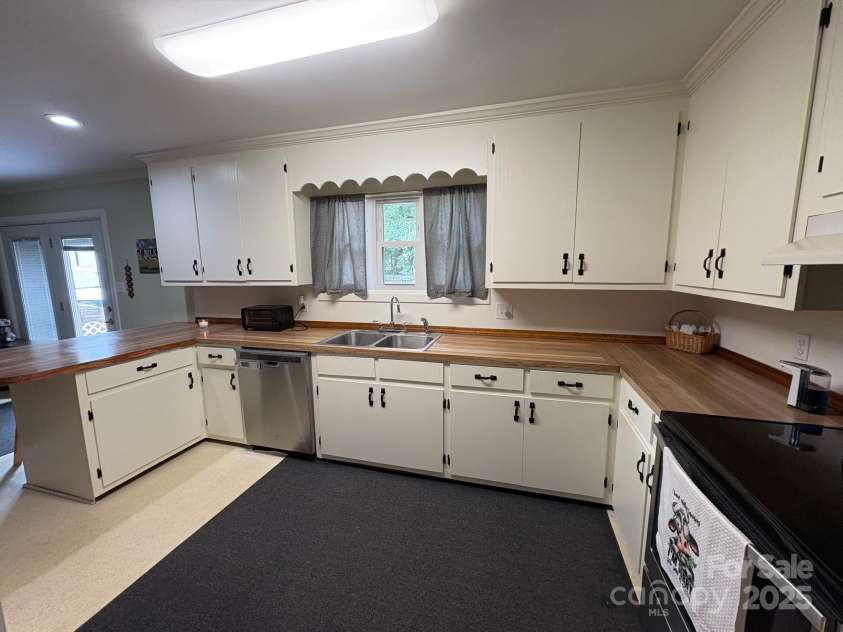 212 Davies Circle, Cleveland, NC 27013.  MLS# CAR4250221, YatesRealty ID 13334. 