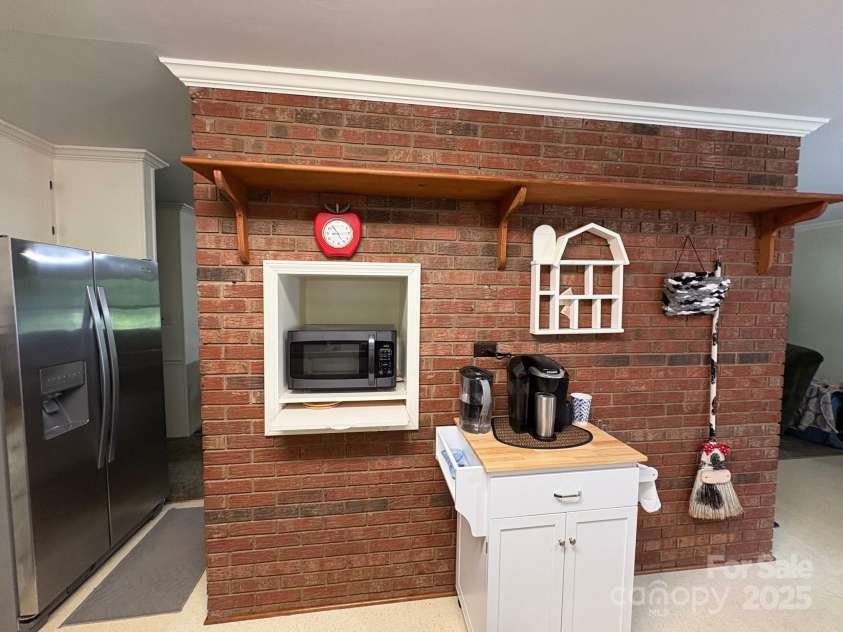 212 Davies Circle, Cleveland, NC 27013.  MLS# CAR4250221, YatesRealty ID 13334. Pretty accent wall in kitchen.
