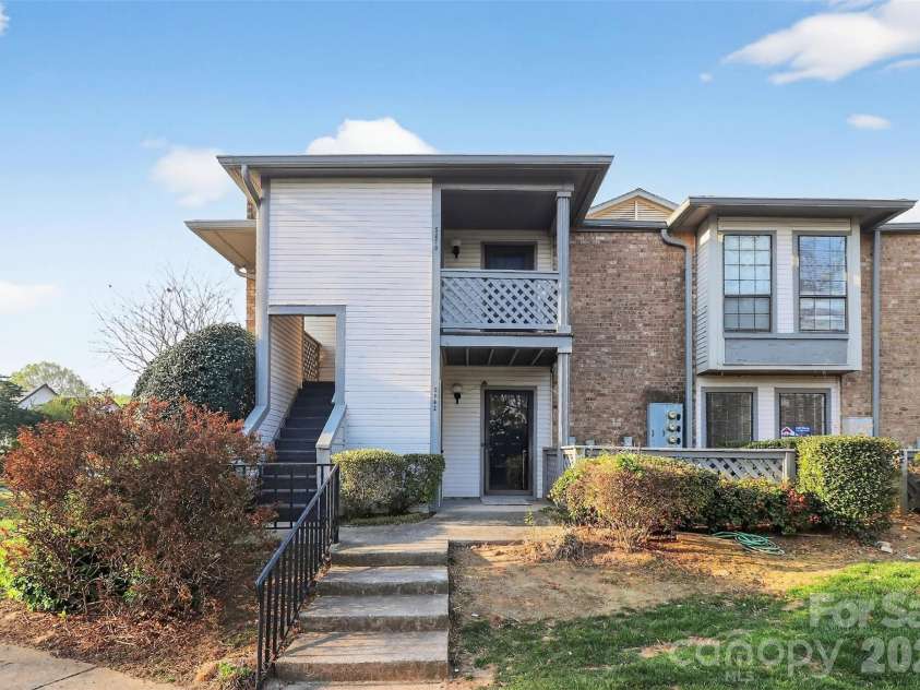5862 Harris Grove Lane, Charlotte, NC 28212.  MLS# CAR4362167, YatesRealty ID 13334. 