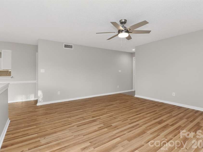 5862 Harris Grove Lane, Charlotte, NC 28212.  MLS# CAR4362167, YatesRealty ID 13334. 