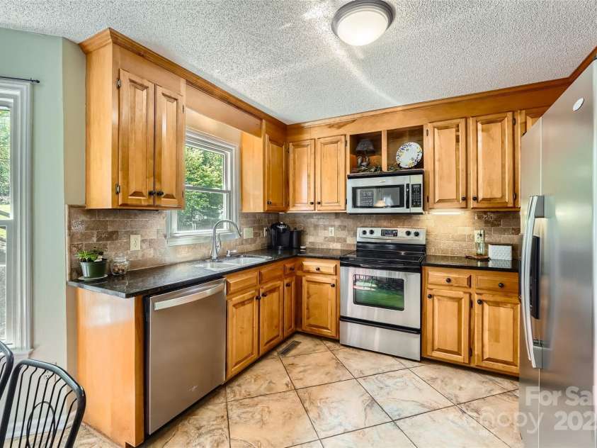 9517 Harris Glen Drive, Charlotte, NC 28269.  MLS# CAR4247828, YatesRealty ID 13336. 