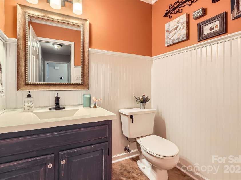 9517 Harris Glen Drive, Charlotte, NC 28269.  MLS# CAR4247828, YatesRealty ID 13336. 