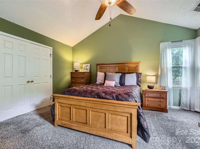 9517 Harris Glen Drive, Charlotte, NC 28269.  MLS# CAR4247828, YatesRealty ID 13336. 