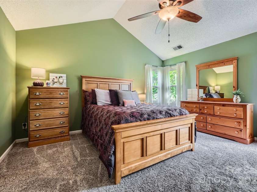 9517 Harris Glen Drive, Charlotte, NC 28269.  MLS# CAR4247828, YatesRealty ID 13336. 