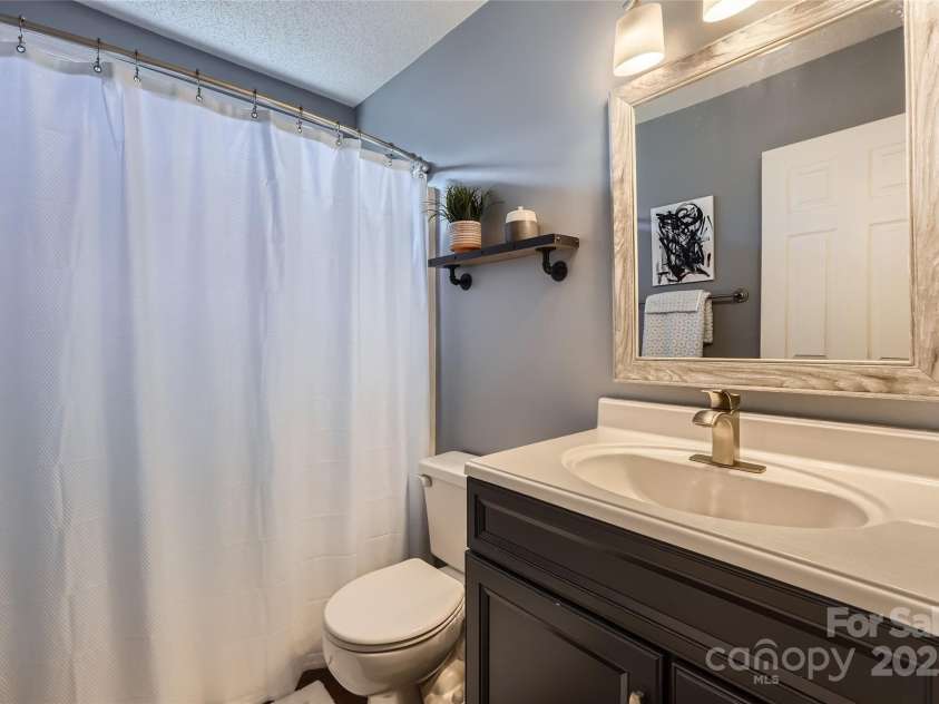 9517 Harris Glen Drive, Charlotte, NC 28269.  MLS# CAR4247828, YatesRealty ID 13336. 