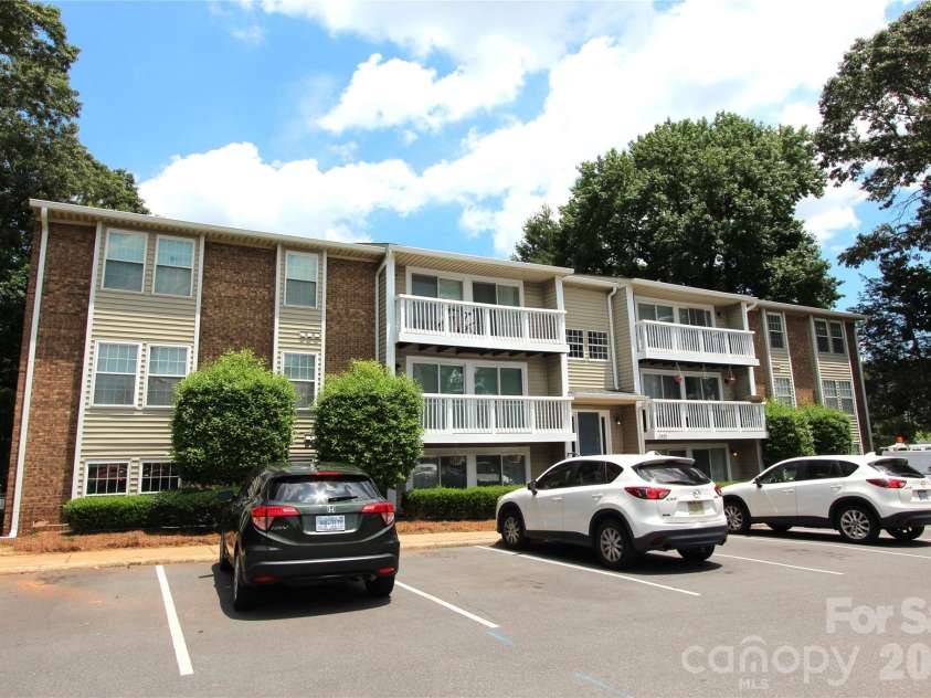 1645 Arlyn Circle, Charlotte, NC 28213.  MLS# CAR4354534, YatesRealty ID 13338. 