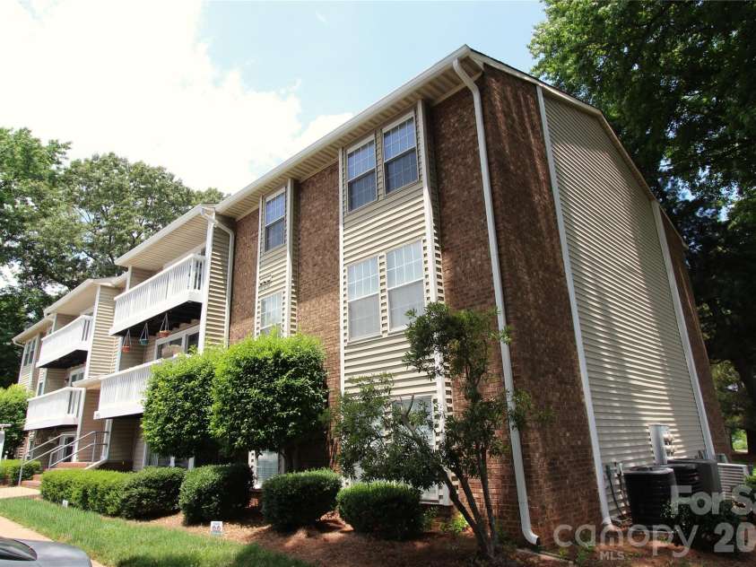 1645 Arlyn Circle, Charlotte, NC 28213.  MLS# CAR4354534, YatesRealty ID 13338. Calling all investors.