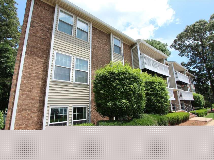 1645 Arlyn Circle, Charlotte, NC 28213.  MLS# CAR4354534, YatesRealty ID 13338. Great location close to the University, shopping & restaurants.