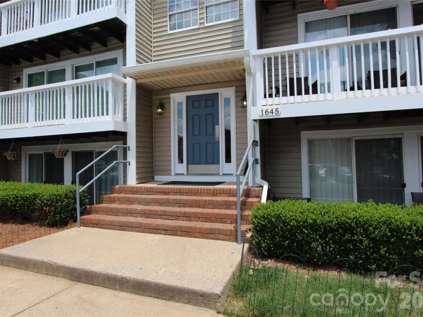 1645 Arlyn Circle, Charlotte, NC 28213.  MLS# CAR4354534, YatesRealty ID 13338. Main entrance to stairway.