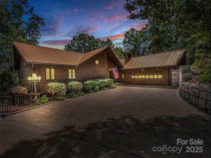 621 Grandview Drive, Lake Lure, NC 28746.  MLS# CAR4180956, YatesRealty ID 1334. 