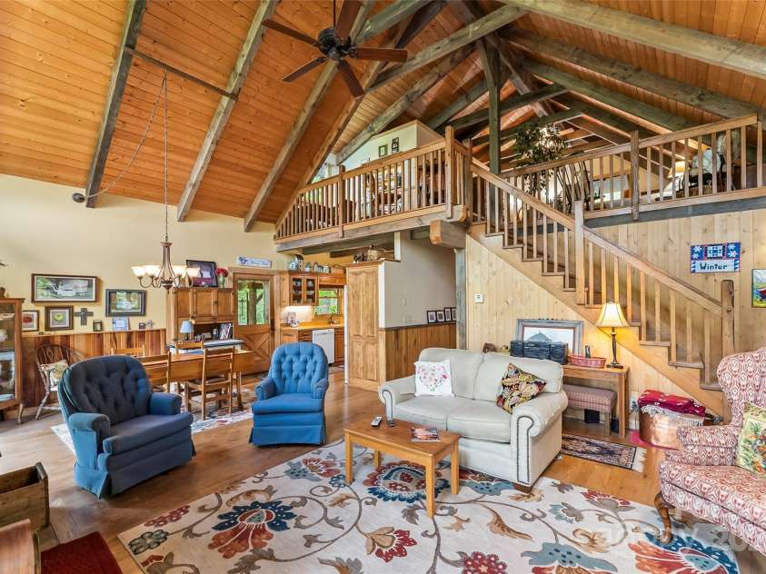6338 West View Drive, Newland, NC 28657.  MLS# CAR4256301, YatesRealty ID 13340. 