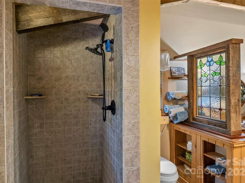 6338 West View Drive, Newland, NC 28657.  MLS# CAR4256301, YatesRealty ID 13340. 