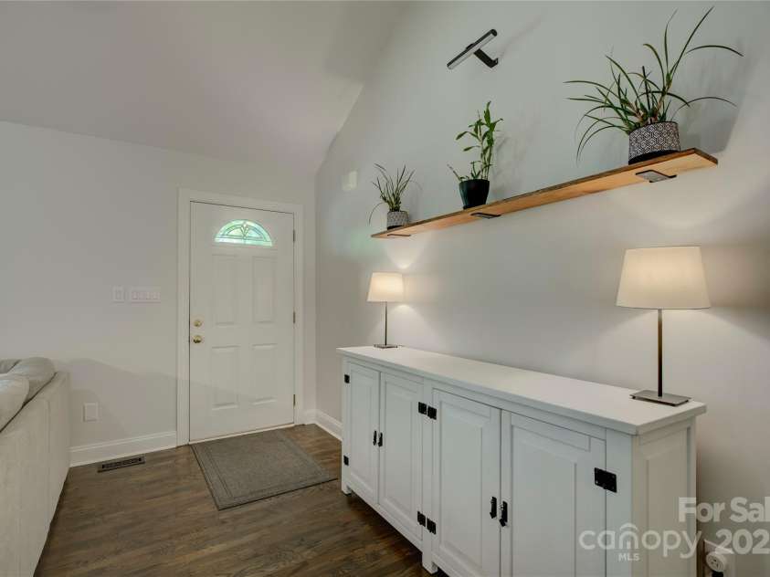 8322 Loma Linda Lane, Waxhaw, NC 28173.  MLS# CAR4238719, YatesRealty ID 13341. Foyer Area.