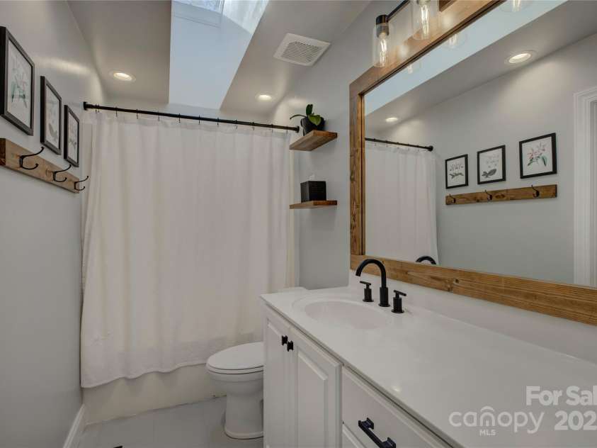 8322 Loma Linda Lane, Waxhaw, NC 28173.  MLS# CAR4238719, YatesRealty ID 13341. Primary Bathroom with tile floor, skylight, and walk-in closet.