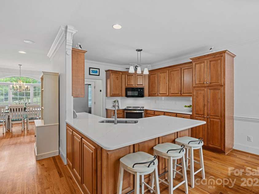 202 Whitmyre Court, Fort Mill, SC 29715.  MLS# CAR4251469, YatesRealty ID 13342. Great counterspace and breakfast bar