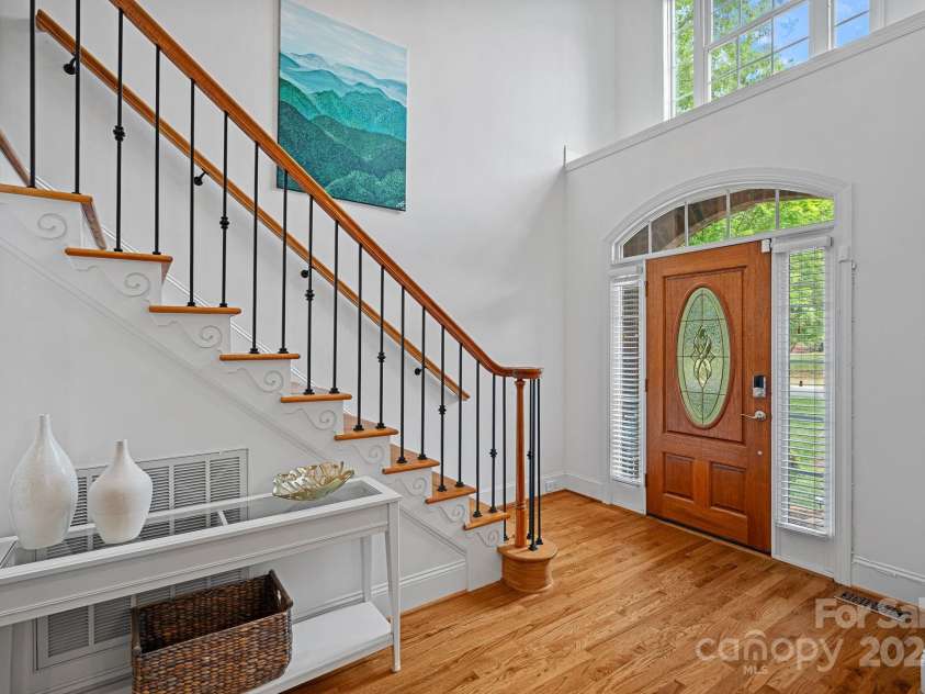 202 Whitmyre Court, Fort Mill, SC 29715.  MLS# CAR4251469, YatesRealty ID 13342. Spacious Foyer/Entryway