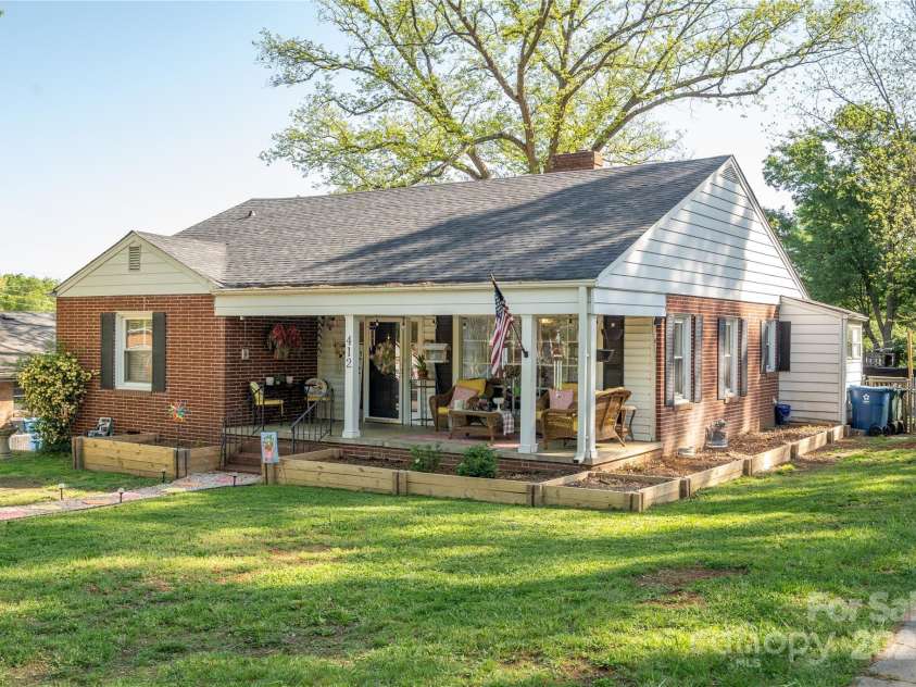 412 W D Avenue, Salisbury, NC 28144.  MLS# CAR4241062, YatesRealty ID 13343. 