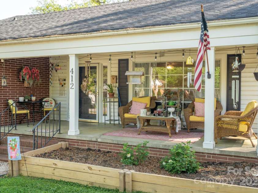 412 W D Avenue, Salisbury, NC 28144.  MLS# CAR4241062, YatesRealty ID 13343. 