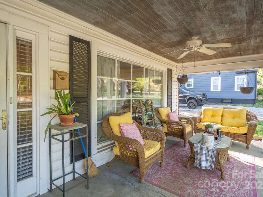 412 W D Avenue, Salisbury, NC 28144.  MLS# CAR4241062, YatesRealty ID 13343. 