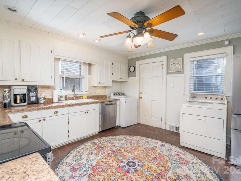 412 W D Avenue, Salisbury, NC 28144.  MLS# CAR4241062, YatesRealty ID 13343. 