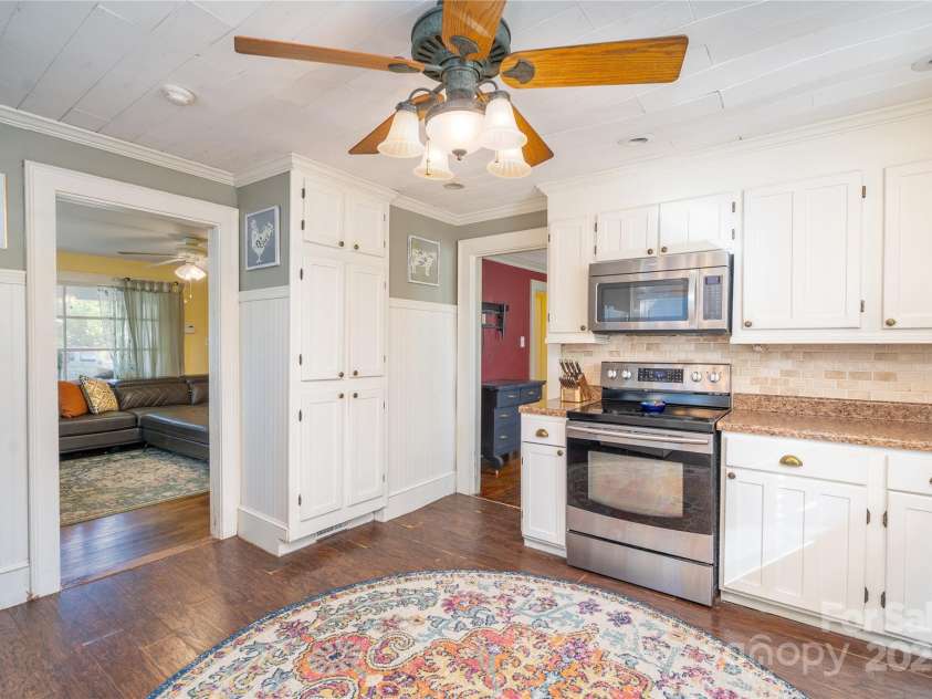 412 W D Avenue, Salisbury, NC 28144.  MLS# CAR4241062, YatesRealty ID 13343. 