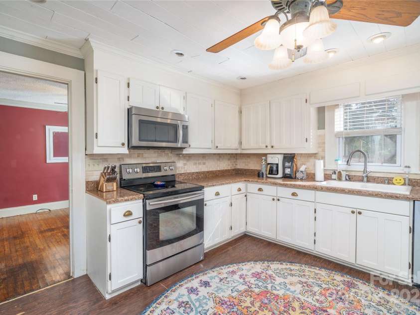 412 W D Avenue, Salisbury, NC 28144.  MLS# CAR4241062, YatesRealty ID 13343. 