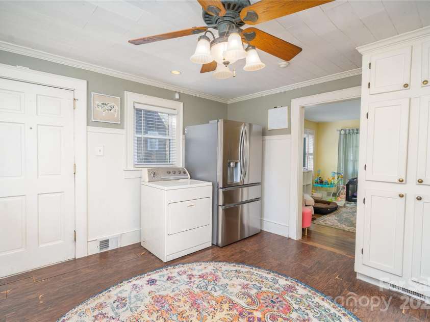 412 W D Avenue, Salisbury, NC 28144.  MLS# CAR4241062, YatesRealty ID 13343. 